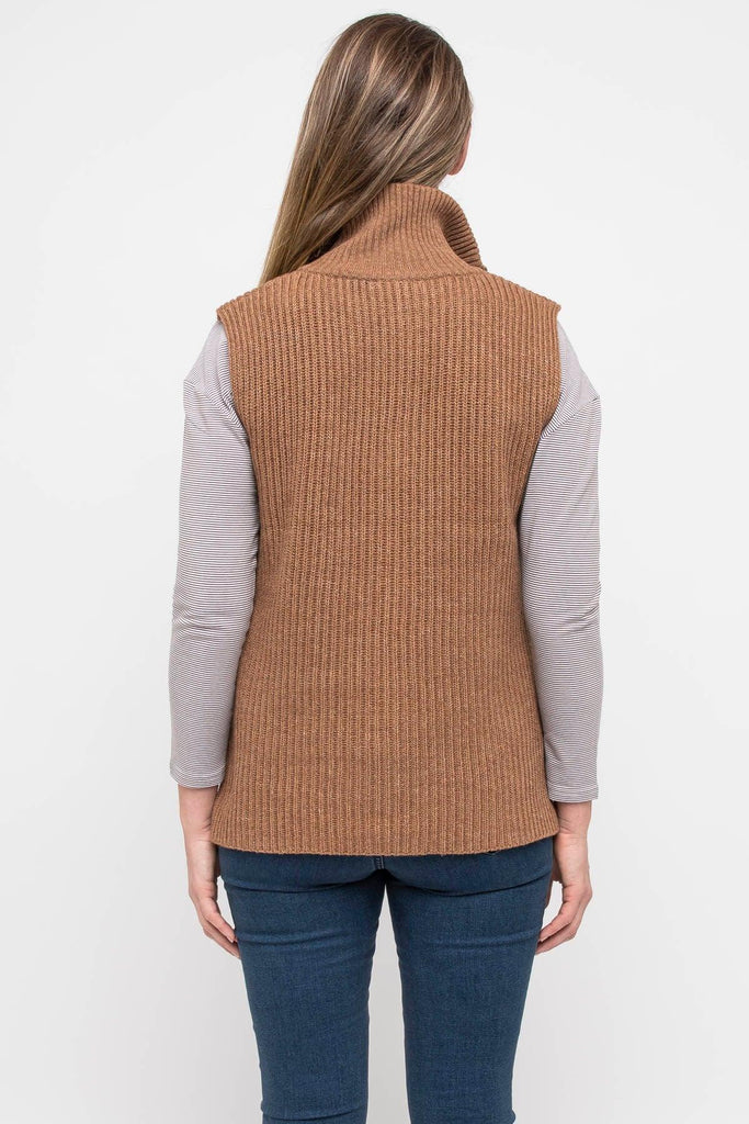 1/2 Zip Vest in Toffee - EumundiStyle