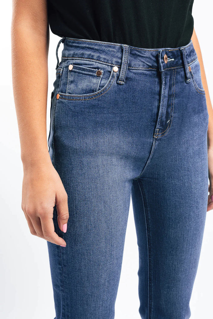 Vacay Jean Raw Hem in Cali Wash - EumundiStyle